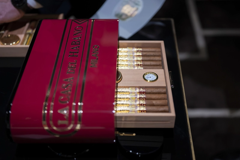 Humidor artigianale numerato DeArt per il 20° anniversario de La Casa del Habano di Milano.