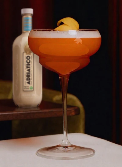 Adriatico Amaretto Bianco: la rivoluzione del Latte di Mandorla Alcolico