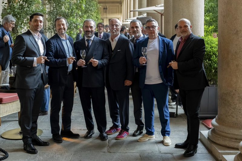 I fratelli Luca e Simone Borla insieme ai vertici di Habanos, S.A. e Diadema S.p.A.