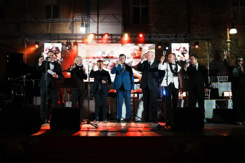 Brindisi d'onore sul palco durante la Gran Cena di Gala del XX Amigos de Partagás