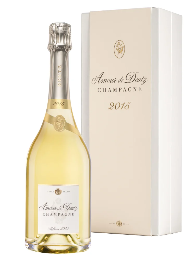 Bottiglia di Champagne Amour de Deutz 2015 Blanc de Blancs con il suo astuccio regalo elegante, distribuito da Sagna S.p.A.
