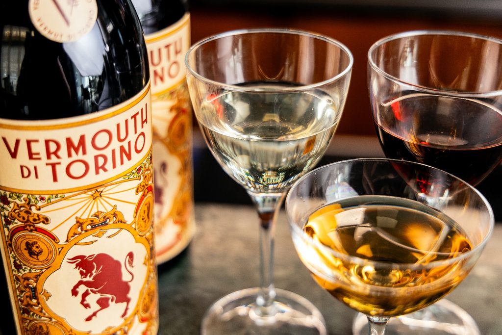 Bottiglia di Vermouth di Torino IGP con etichetta ufficiale del Consorzio del Vermouth di Torino.