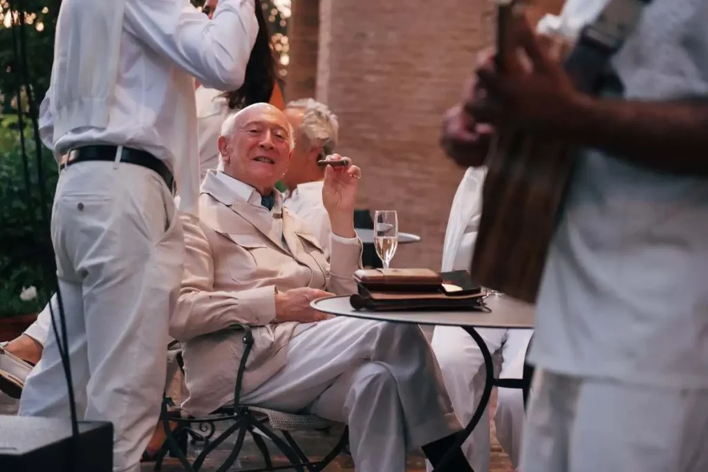 Momento dell'aperitivo e degustazione di sigari cubani durante il XX Amigos de Partagas