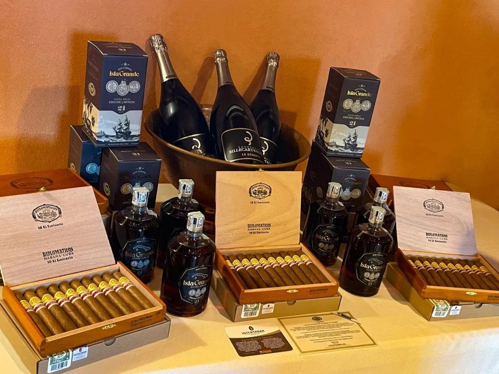 Degustazione tecnica al XX Amigos de Partagas con Diplomaticos El Emisario, Champagne Billecart-Salmone e Ron Isla Grande