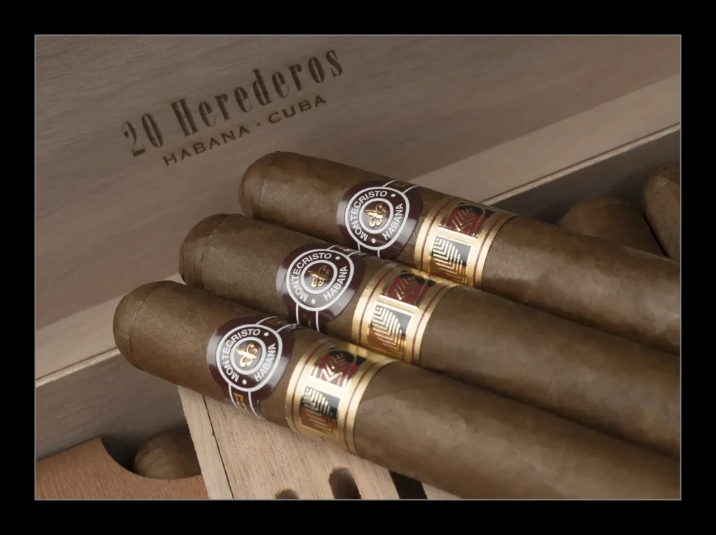 Dettaglio delle anille dei sigari Montecristo Herederos all'interno della confezione