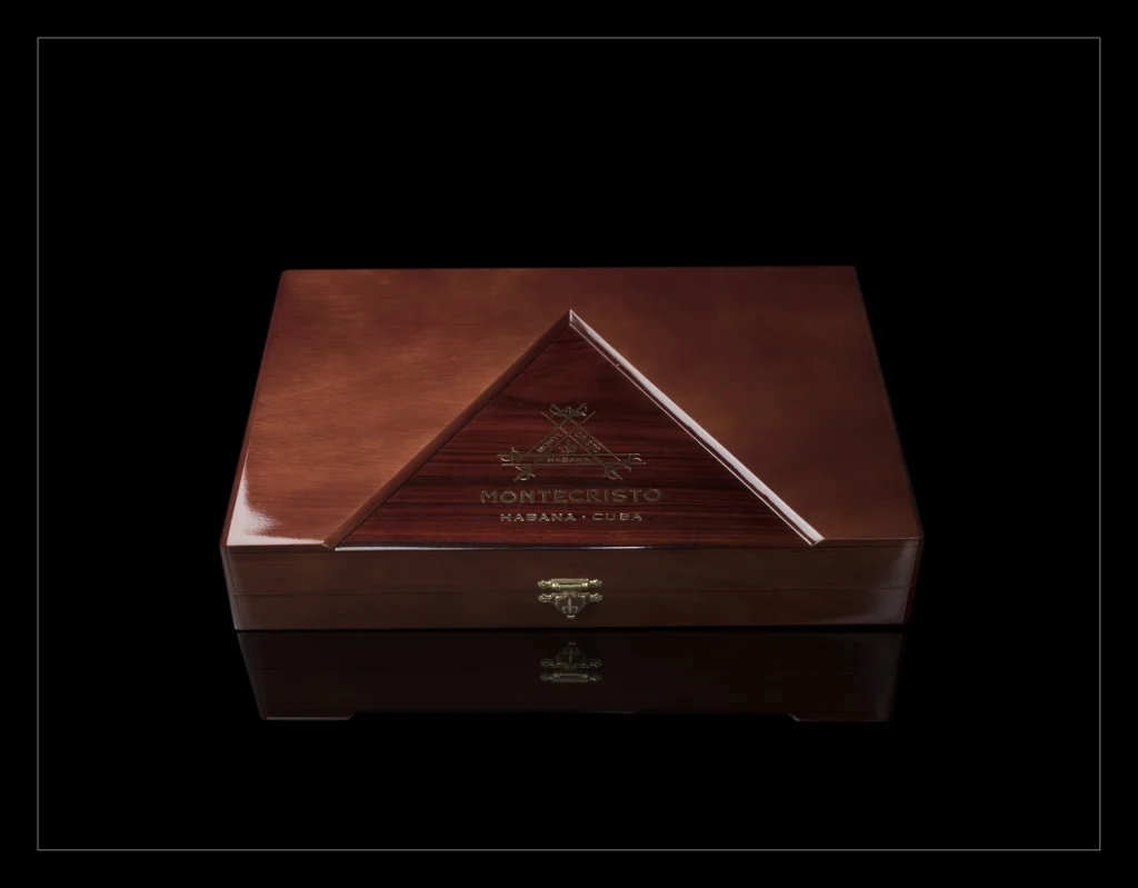 Scatola in legno di lusso chiusa per i sigari Montecristo Herederos