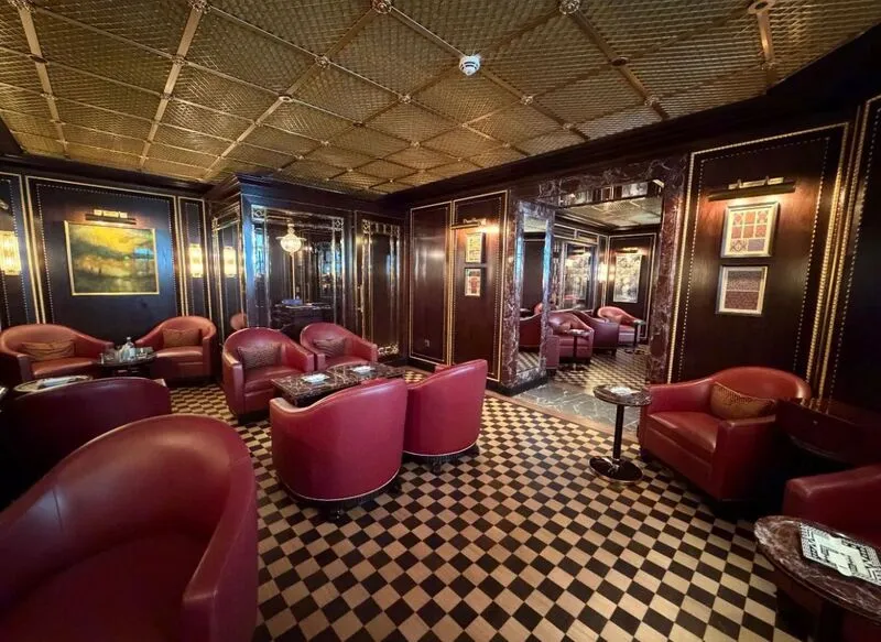 Il Ritz di Londra inaugura la nuova Cigar Shop & Sampling Lounge: il trionfo del fumo lento e dell’artigianato italiano firmato DeART